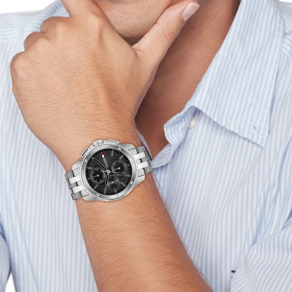 Tommy Hilfiger Walker Men’s Watch 1710620 – Stainless Steel Silver Bracelet, Black Dial, Quartz Movement