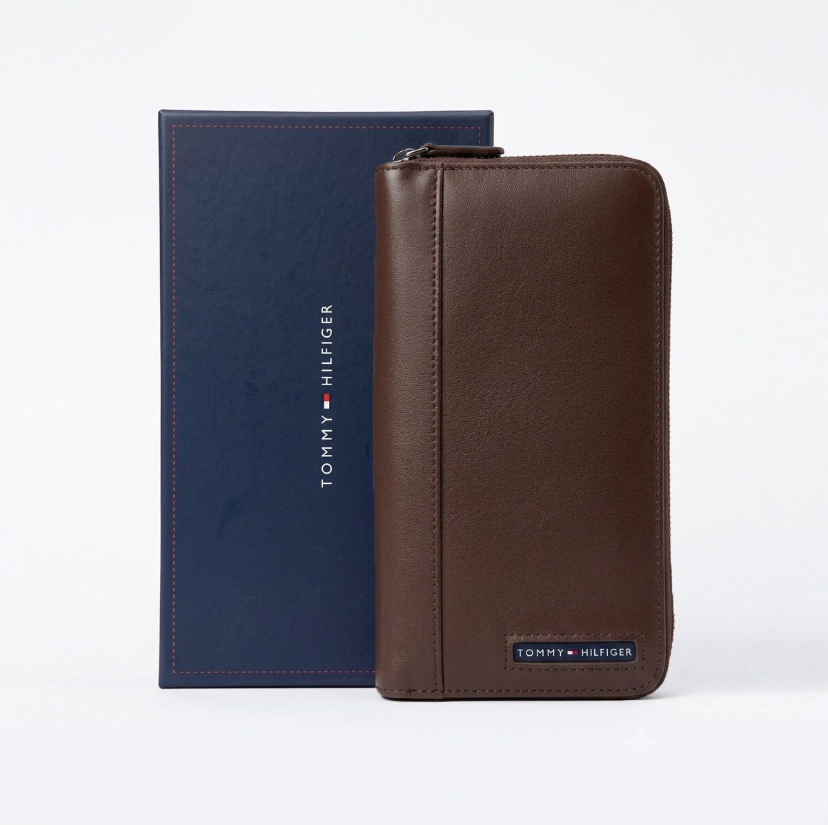 Tommy Hilfiger Zip-Around Wallet – Elegant Black Unisex Modern Design#L-85