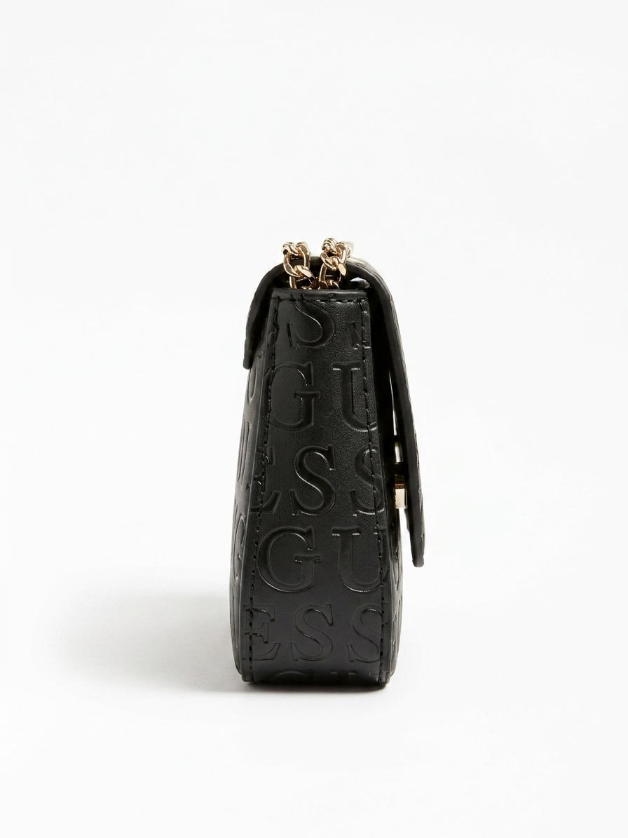 Elevate your everyday style with this chic and elegant shoulder bag from GUESS #0196