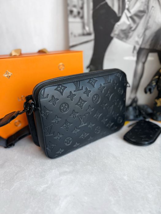 Louis Vuitton Unisex Crossbody Bag – Modern & Practical #115