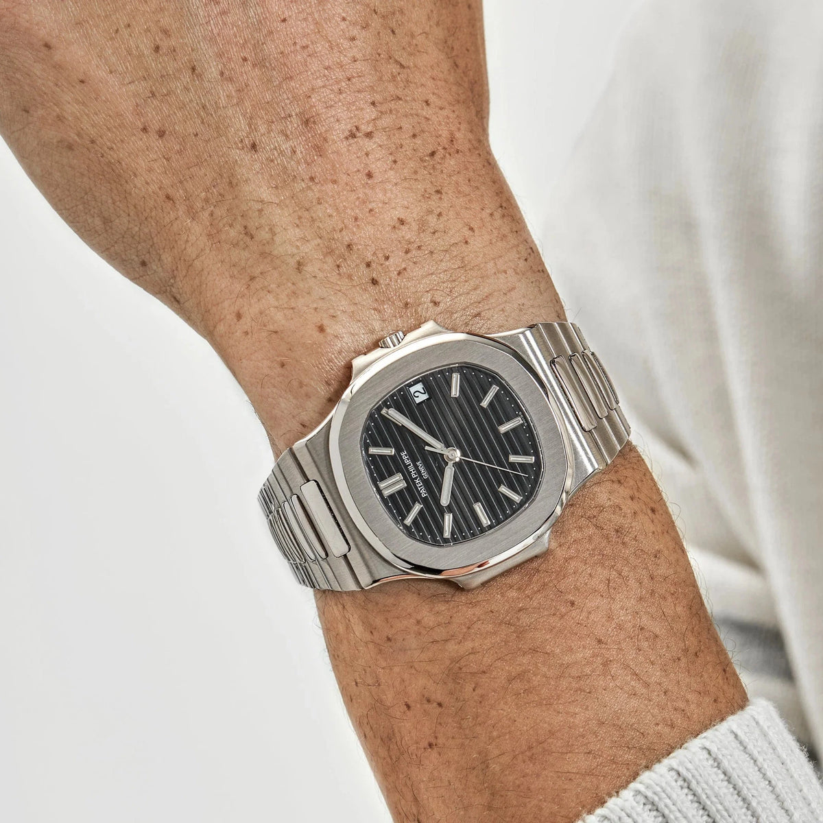 Patek Philippe Nautilus 3711/1G-001 Men's & Women's Watch – Black Dial, Stainless Steel Case and Bracelet, Automatic Movement