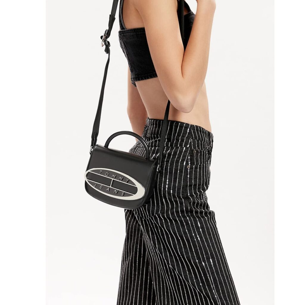 Tommy Hilfiger Women’s Black Leather Handbag AW0AW15811 BDS – Elegant Envelope Flap Design#66