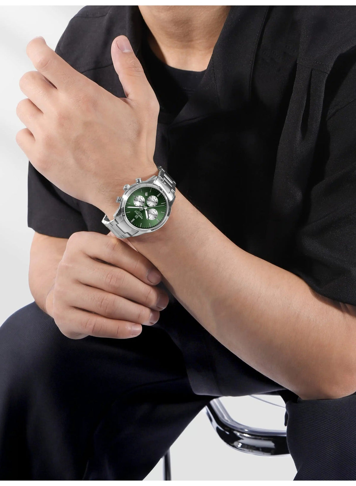 Naviforce NF-8076 Men’s Chronograph Watch – Green Dial with Silver Stainless Steel Strap – 42mm, Date, 3ATM Waterproof