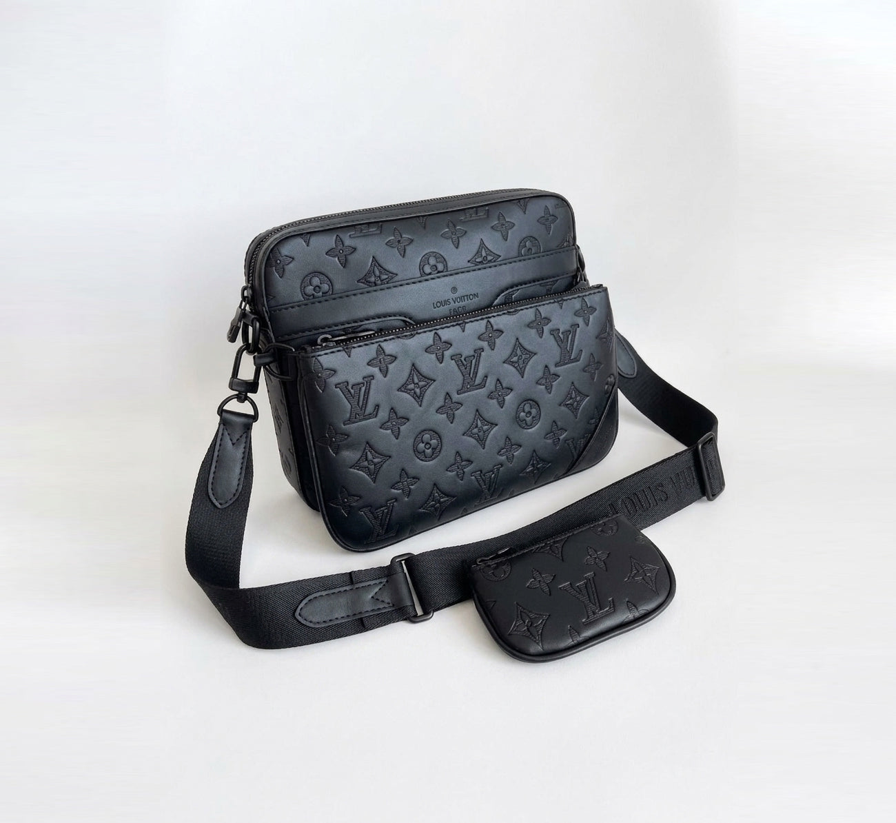 Louis Vuitton Unisex Crossbody Bag – Modern & Practical #1