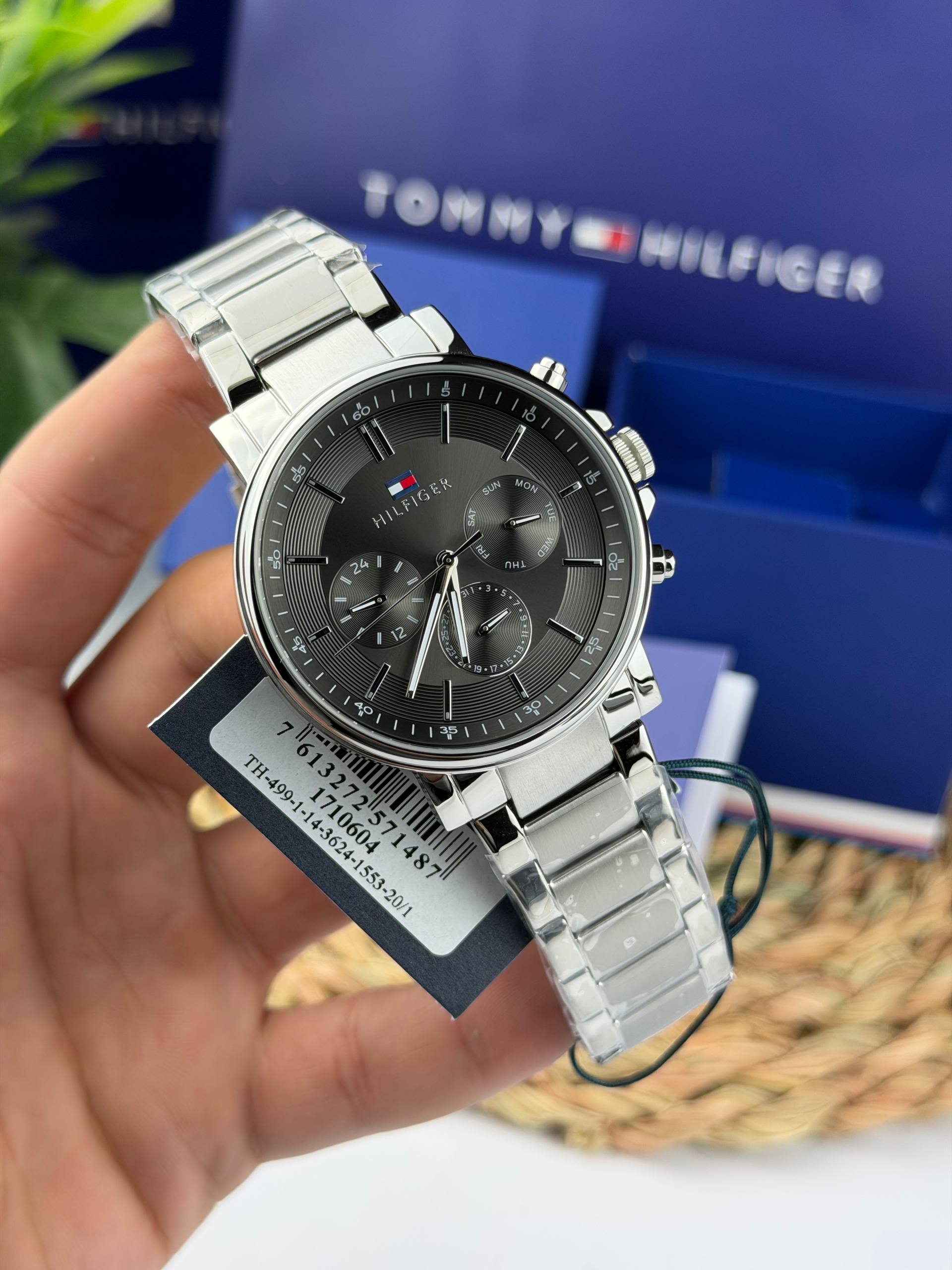 Tommy Hilfiger Tyson Men's Watch – Dark Grey Dial with Stainless Steel Bracelet (Model 1710604)