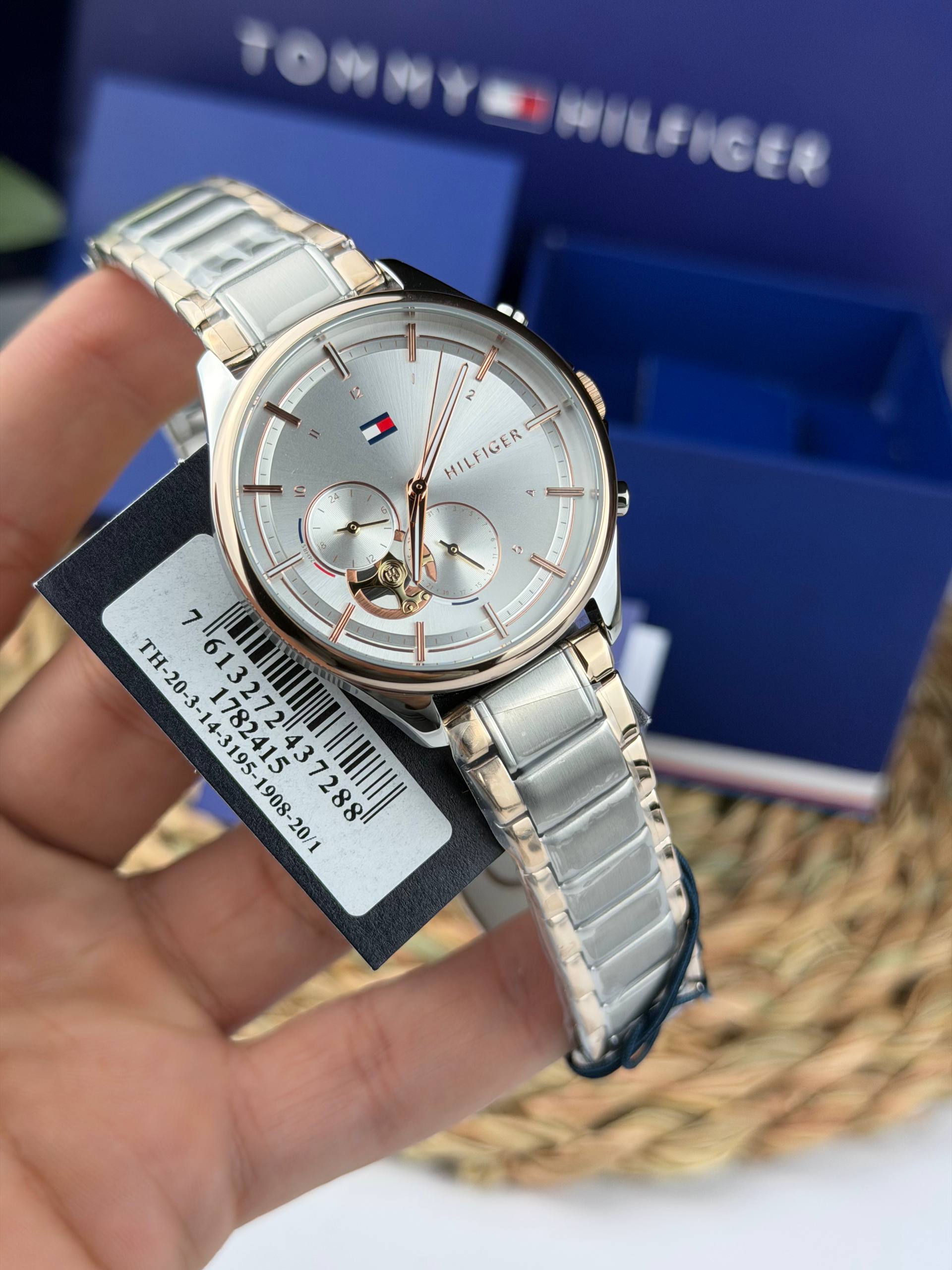 Tommy Hilfiger Quinn Women’s Watch 1782415 – Silver Dial, Stainless Steel Bracelet (Silver & Rose Gold)