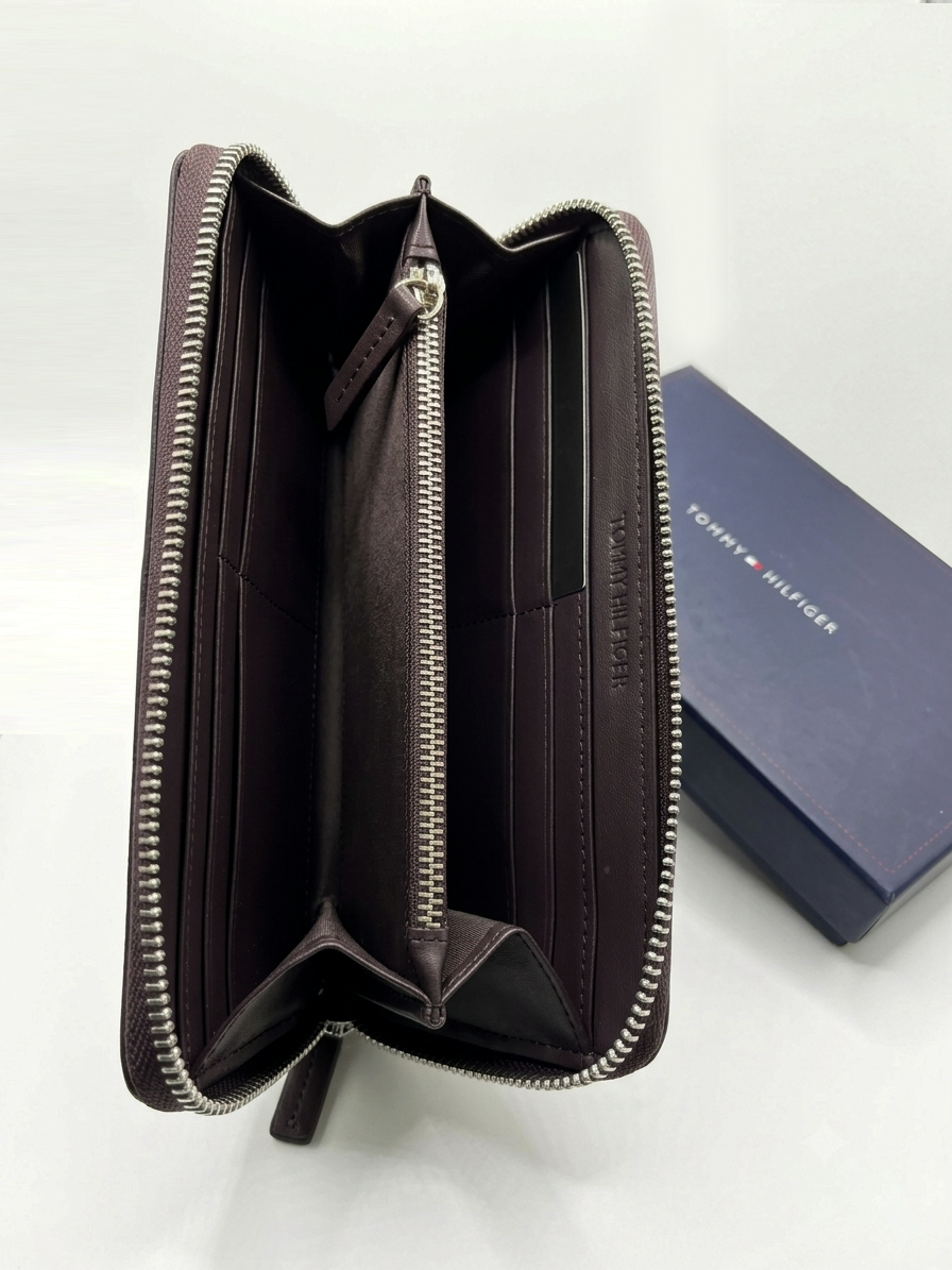 Tommy Hilfiger Zip-Around Wallet – Elegant Black Unisex Modern Design#L-85