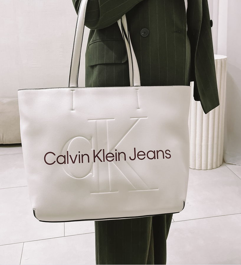 Calvin Klein  Minimalist Stark White #0022
