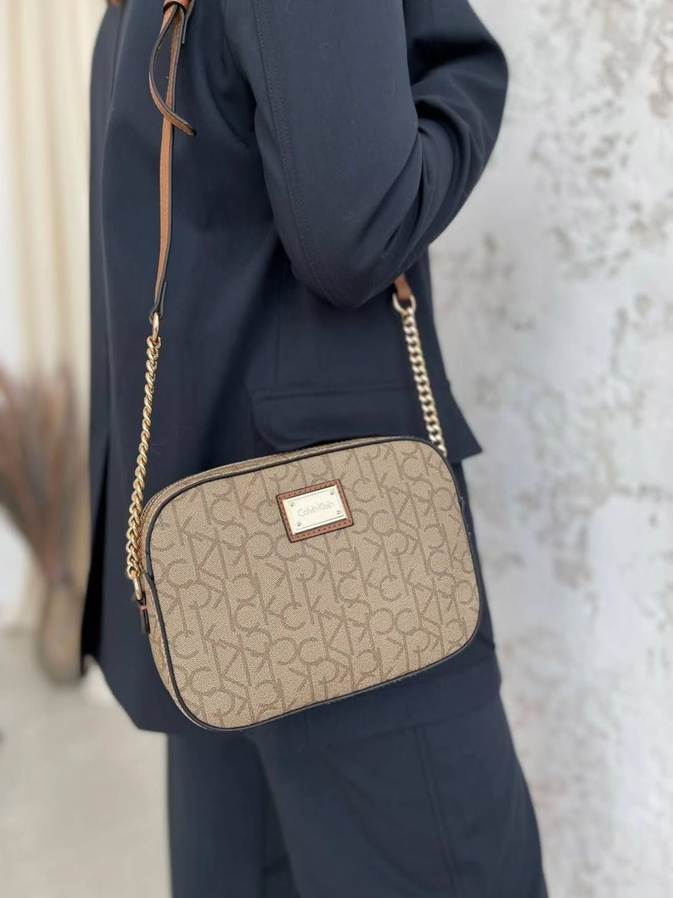 Calvin Klein Must Camera Bag – Beige Monogram Small Crossbody Bag with Gold Chain Strap#24