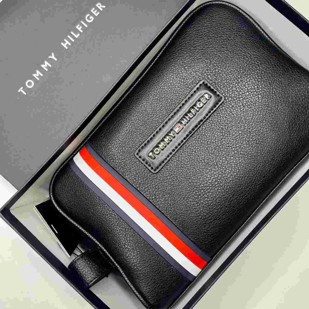 Tommy Hilfiger Polished Black Leather Pouch For Men #40
