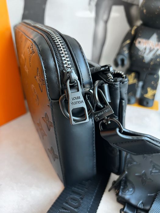 Louis Vuitton Unisex Crossbody Bag – Modern & Practical #115