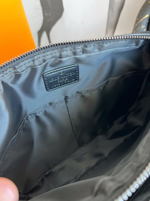 Louis Vuitton Unisex Crossbody Bag – Modern & Practical #115